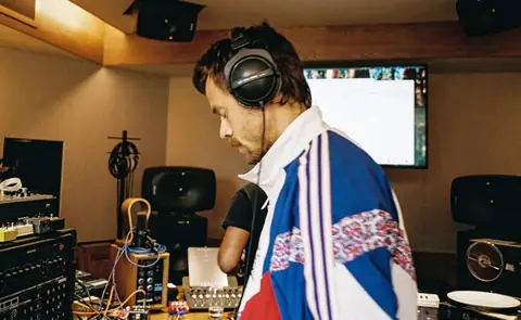 “Kiss All the Time. Disco, Occasionally:” Harry Styles’ New Solo Debuts at No. 1 on Billboard